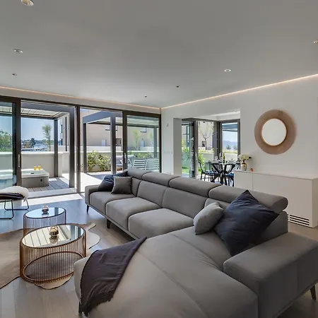 Shell Luxury Residences With Pool And Whirlpool