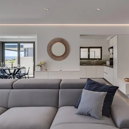 Shell Luxury Residences With Pool And Whirlpool * زادار