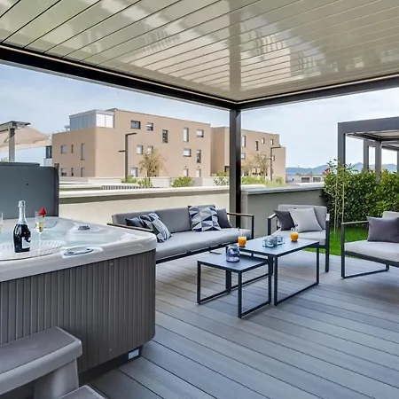 Shell Luxury Residences With Pool And Whirlpool زادار