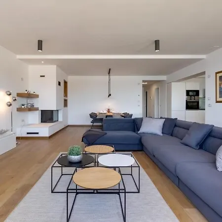Shell Luxury Residences With Pool And Whirlpool זאדאר