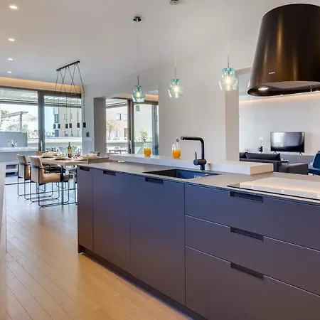 Shell Luxury Residences With Pool And Whirlpool Zára