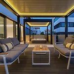 Shell Luxury Residences With Pool And Whirlpool Appartement