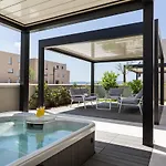 Shell Luxury Residences With Pool And Whirlpool Appartement