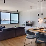 Shell Luxury Residences With Pool And Whirlpool Appartement *