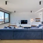 Shell Luxury Residences With Pool And Whirlpool Appartement