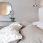Shell Luxury Residences With Pool And Whirlpool Appartement