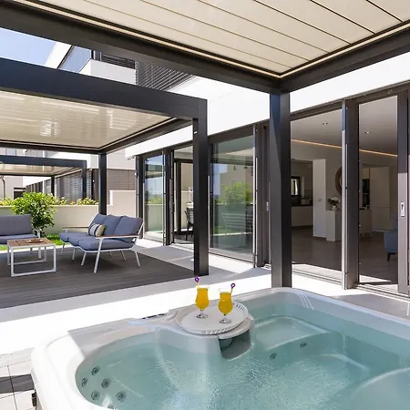 Shell Luxury Residences With Pool And Whirlpool *
