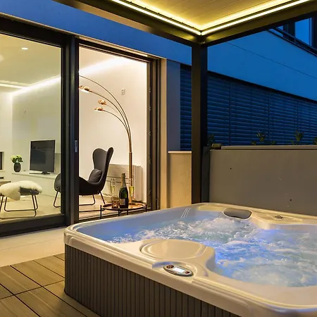 Shell Luxury Residences With Pool And Whirlpool *