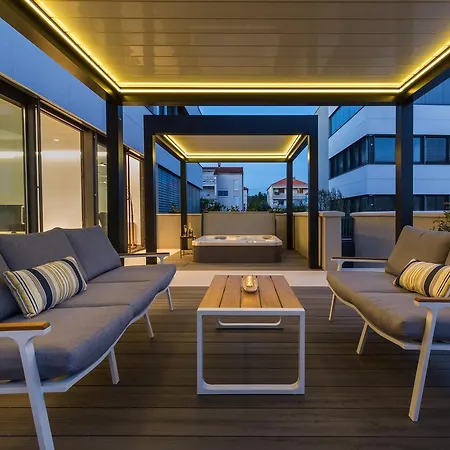Shell Luxury Residences With Pool And Whirlpool Apartment