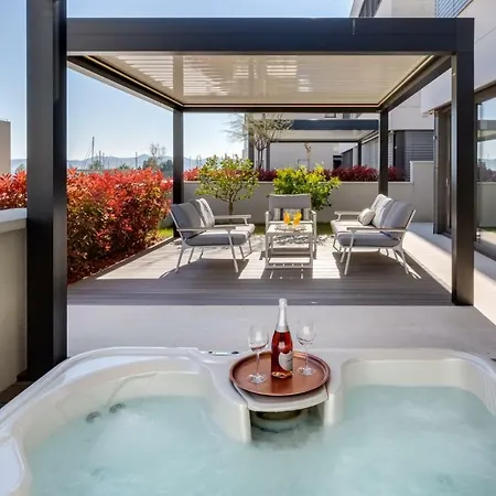 Shell Luxury Residences With Pool And Whirlpool Apartment Zadar