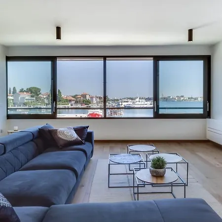 Shell Luxury Residences With Pool And Whirlpool Apartment