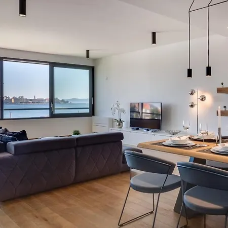 Shell Luxury Residences With Pool And Whirlpool Apartment *