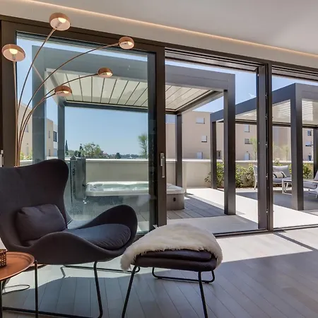 アパート Shell Luxury Residences With Pool And Whirlpool ザダル
