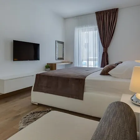 アパート Shell Luxury Residences With Pool And Whirlpool ザダル