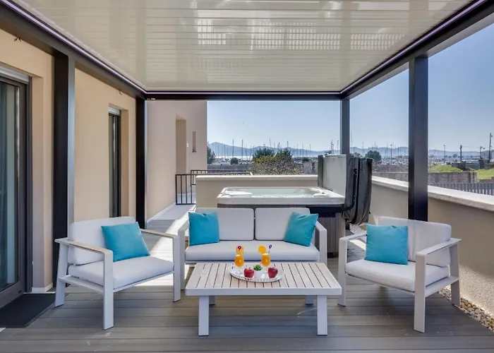 Shell Luxury Residences With Pool And Whirlpool Lejlighed